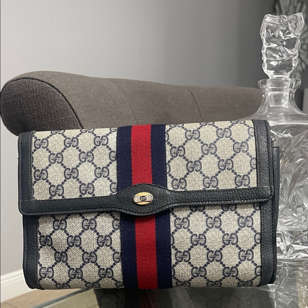 🤗 SOLD 🤗Gucci Beige and Navy Monogram Clutch
